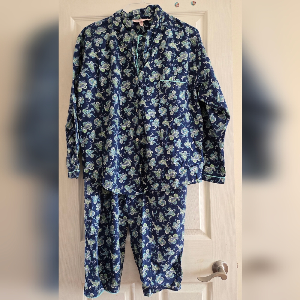 Victoria Secrets Paisley Patterned Pyjama Set - Picture 4 of 15